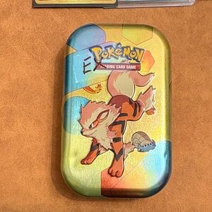 Tin Case 151 with mystery cards - Arcanine Artwork (Gold/Blue)